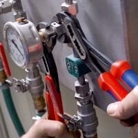 Knipex - Alligator® Wasserpumpenzange schwarz atramentiert, mit rutschhemmendem Kunststoff überzogen 180 mm (88 01 180)