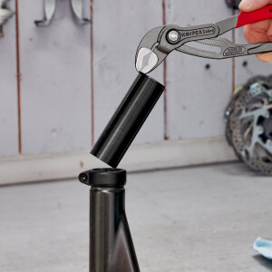 Knipex - Cobra® Wasserpumpenzange grau atramentiert, mit rutschhemmendem Kunststoff überzogen 250 mm (87 01 250)