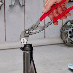 Knipex - Cobra® Wasserpumpenzange grau atramentiert, mit rutschhemmendem Kunststoff überzogen 250 mm (87 01 250)