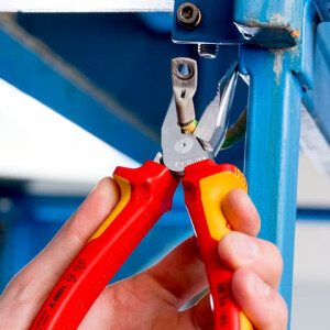 Knipex - Spitzkombizange verchromt, isoliert mit Mehrkomponenten-Hüllen, VDE-geprüft 185 mm (08 26 185)