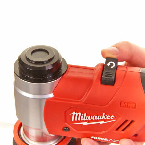 Milwaukee - M18HKP-201C   BLECHLOCHER   IN2 (4933451202)