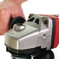 Milwaukee - AGS15-125C WINKELSCHLEIFER IN2 (4933407480)