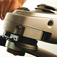 Milwaukee - AGV22-180E WINKELSCHLEIFER IN2 (4933431820)