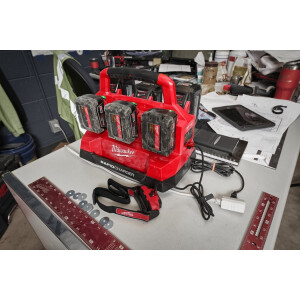 Milwaukee - M18PC6 PACKOUT 6-fach Ladegerät IN2 (4932480162)